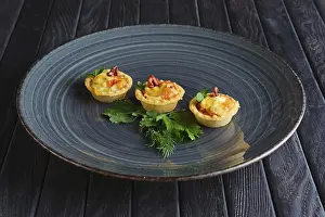 Edible Mushroom Dishes Drucke: Appetizer for reception. Tartlet with bacon