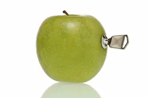 Single Object Studio Photo Drucke: Apple with lock and key