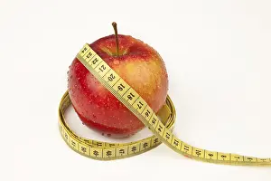 Health Conscious Eating Habits Drucke: Apple with measuring tape