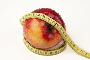 Weight Loss Symbol Drucke: Apple with measuring tape