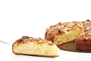 Baked Goods Display Drucke: Apple pie, slice on a pie server