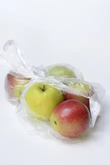 Plastic Bag Packaging Drucke: Apple in plastic bag, packaging