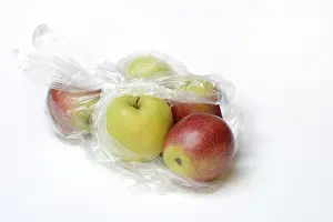 Plastic Bag Packaging Drucke: Apple in plastic bag, packaging