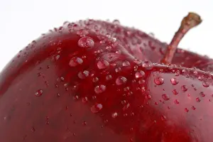 Red Fruit Nutrition Drucke: Apple with waterdrops