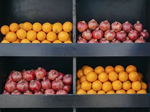 Fruit Arrangement Ideas Drucke: Apples and pomegranates as fruit composition