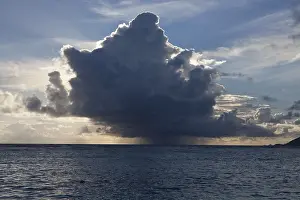 Indian Ocean Scenery Drucke: Approaching thunderstorm clouds