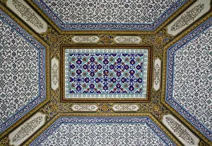 Western Asia Architecture Style Drucke: Arabesques on the ceiling of Topkapi Palace