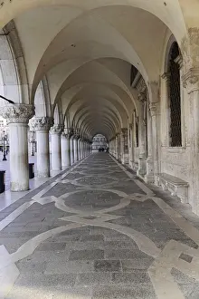 St Marks Square UNESCO Drucke: Arcades at St Mark's Square