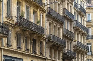 European Tradition Image Drucke: Architectural detail seen in Bordeaux
