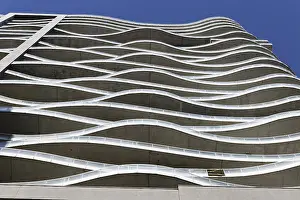 Montreal Architecture Drucke: Architecture, curved balcony of an apartment complex