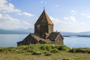 Drucke von Armenische Orthodoxe Kirche Sevanavank über dem See Sewan, See Sewan, Armenien See Drucke: Armenische Orthodoxe Kirche Sevanavank über See Sevan.