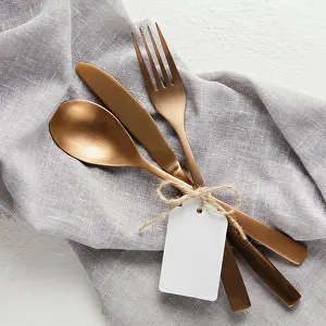 Elegant Tableware Drucke: Arrangement elegant tableware with empty tag
