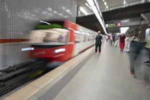 Train Station Building Design Drucke: Arriving underground train at station