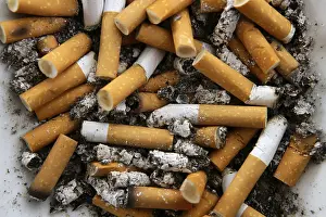 Smoking Health Risks Drucke: Ashtray full of burnt cigarettes