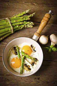 Garden Asparagus Recipes Drucke: Asparagi with fried egg
