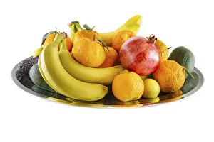 Fresh Fruit Platter Drucke: Assorted fresh fruit and vegetable platter of bananas