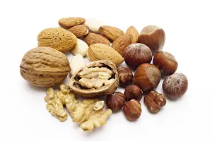 Hazelnut Nutrition Facts Drucke: Assorted nuts - walnuts, hazelnuts and almonds