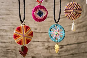 Wooden Wall Decor Drucke: Four assorted Posamentenknopf chains