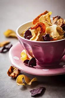No People In Picture Drucke: Assorted vegetable crisps in a bowl