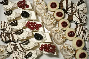 Layer Cake Photography Drucke: Assortment of cakes
