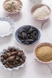 White Wooden Background Drucke: Assortment of flagrant baking ingredients