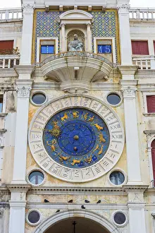 Northern Italy Historical Sites Drucke: Astronomical clock on the tower