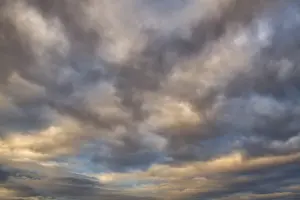 Evening Sun Cloud Formation Drucke: Atmospheric cloud formation after sunset