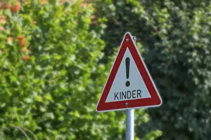 Deserted Road Sign Drucke: Attention