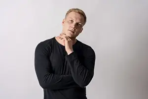 Attractive Woman Drucke: Attractive blonde german model in a black pullover on a white background
