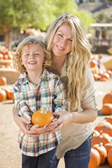 Pumpkin Patch Photos Drucke: Attractive mother and son portrait in a rustic ranch setting at the pumpkin patch