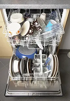 Clean Dishes Drucke: automatic dishwasher machine filled with clean dishes