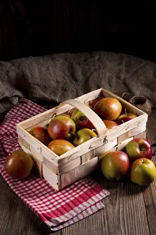 Empty Grocery Store Aisles Drucke: Autumn Apple
