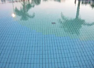 Reflections On The Water Surface Drucke: Azure water in the pool