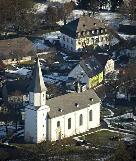 German Castles And Fortresses Drucke: In the background Scharfenberg Castle
