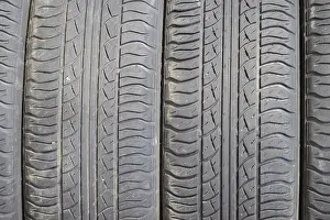 Close Up Tire Drucke: The background of the tread pattern of the car wheel