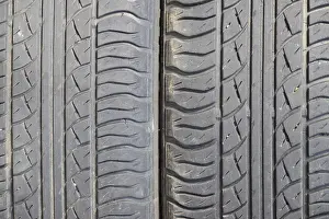 Close Up Tire Drucke: The background of the tread pattern of the car wheel