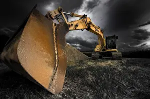 Dramatic Cloud Atmosphere Drucke: Backhoe bucket excavators with a dramatic sky