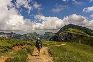 Swiss Mountain Landscape Drucke: Backpacker in the Swiss mountains