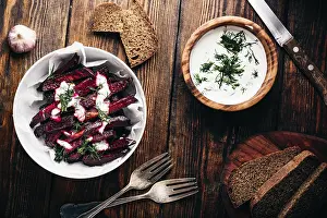 Healthy Meal Ideas Drucke: Baked beetroot with yogurt and dill dressing