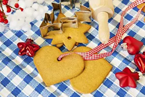 Empty Kitchen Food Photography Drucke: Baking Christmas ginger bread cookies