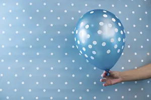Plain Blue Background Photo Drucke: Balloon with white points on blue background