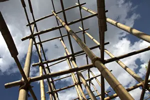 Uninhabited Construction Area Drucke: Bamboo scaffolding