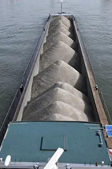 Bilder Datiert 19. März 2024: Schuten mit Sand
