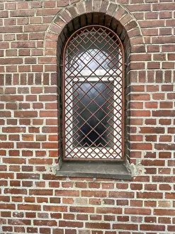 Brick Wall Architecture Drucke: Barred window in brick wall