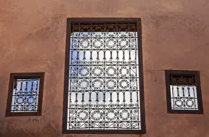 Deserted Houses In Africa Drucke: Barred windows, Marrakech, Morocco