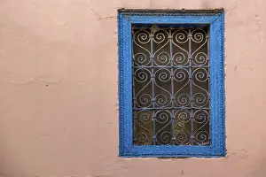 Marrakech Architecture Drucke: Barred windows, Marrakech, Morocco