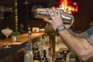 Alcoholic Beverage Photography Drucke: Bartender drink mixing