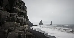 Rocky Coastline Images Drucke: Basalt columns and cliffs, black sand beach