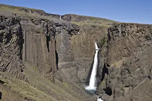 Basalt Columns Drucke: Basalt columns lining Litlanesfoss Waterfall