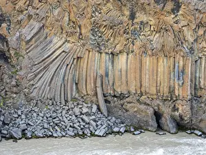 Basalt Column Formation Drucke: Basalt columns at waterfall Aldeyarfoss